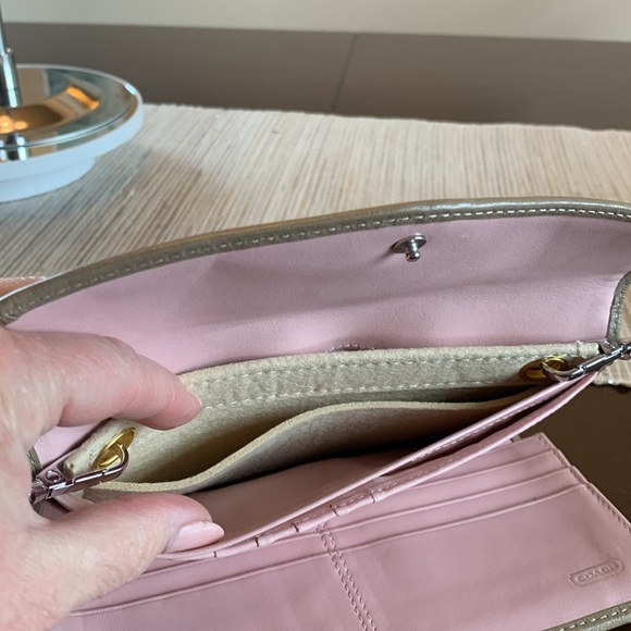 Coach dotted Op Art long wallet on chain EUC - Picture 11 of 14